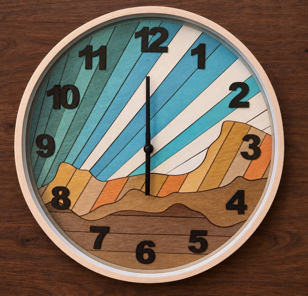Référence HO 8 — horloge paysage graphique bleu en marqueterie de bois avec façade en verre et cadre en bois, diamètre 37 cm