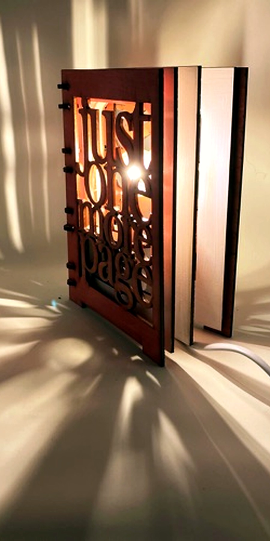 Référence LA 4 — lampe message en bois